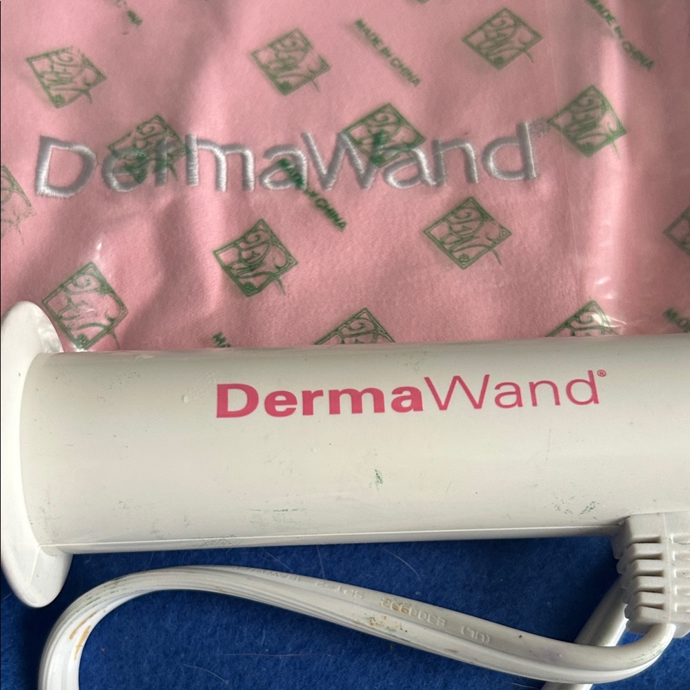 DermaWand White Skincare Tool—-USED 1 Time Almost BRAND NEW NO BOX AS IS
